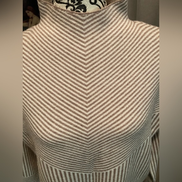 Cynthia Rowley patterned fine knit sweater (L) - Picture 5 of 9